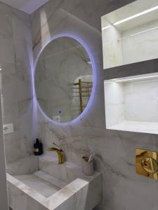 White Harmony Apartment