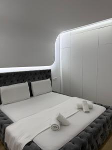 White Harmony Apartment