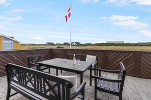 Lovely Renovated Holiday Home Near The Sea Sj643