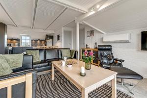 Lovely Renovated Holiday Home Near The Sea Sj643