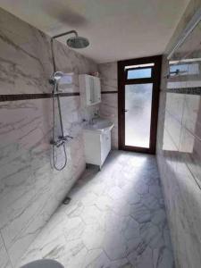 Sleeps13-PrivatePool-AirCon-FamilyFriendly