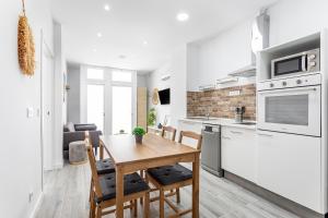 Newly renovated apartment next to Turia Gardens