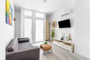 Newly renovated apartment next to Turia Gardens