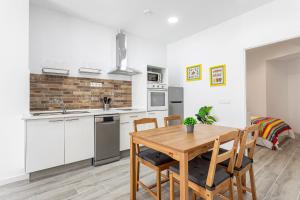 Newly renovated apartment next to Turia Gardens