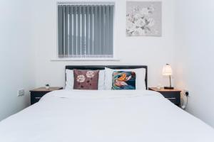 Stylish Manchester City Centre Apartment - 3 Double Bedrooms - Sleeps up to 10