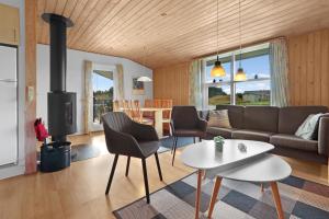 Cozy Wooden Holiday Home W Sauna Spa Sj497
