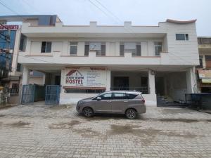 Luxury Heaven Hostel For Couples, Students, Faculties, Corporates