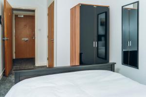 Stylish Manchester City Centre Apartment - 3 Double Bedrooms - Sleeps up to 10