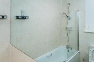 Stylish Manchester City Centre Apartment - 3 Double Bedrooms - Sleeps up to 10