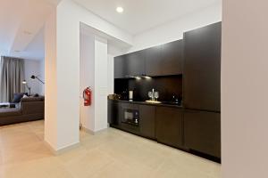 Modern apartment with patio and two bathrooms