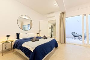 Modern apartment with patio and two bathrooms