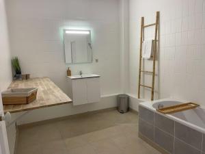 Le 39 Victor Hugo by GC - Grand F4 Cosy avec Billard & wifi