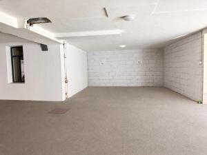 Onyx Central Apartment with Free Private Garage, AC