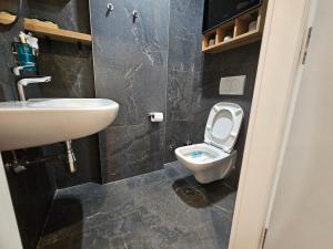 West Side99 Apartment - The Absolute Center & Free Private Parking
