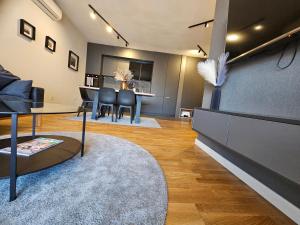 West Side99 Apartment - The Absolute Center & Free Private Parking