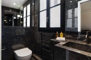 A Sumptuous 1BR with Services