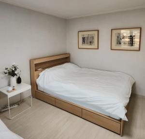 1Newly Opened, Prime Bukchon Location, Hanok Village View, 56 sqm, 8 Min to Anguk Station, Sleeps up to 6