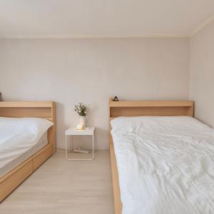 1Newly Opened, Prime Bukchon Location, Hanok Village View, 56 sqm, 8 Min to Anguk Station, Sleeps up to 6