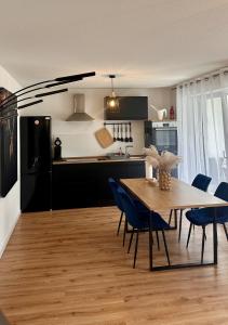AMAO-Indigo - Business Apartment - Balcony - Parking