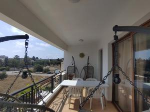 Othello Apartment with Pool, Balcony, Rooftop Hot Tub & 800 m walk to sandy beach
