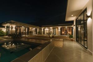 Casa Blanca Bweleo