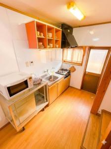 2层楼独立一户建适应家庭团体入住商店街区域购物交通非常方便 難波心斎橋15分钟即达