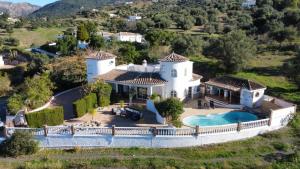 Villa Dos Torres | 4BR Villa Near Sierra Tejeda