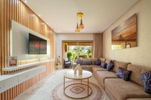 Luxury 3BD Pool Golf Course View