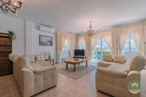 Casa Wood | 4BR Family Villa, Pool & Views