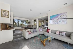 Contemporary villa