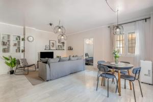5 Sec to Beach | Modern 2BR Costa Stay