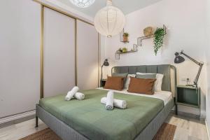 5 Sec to Beach | Modern 2BR Costa Stay