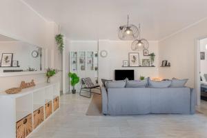 5 Sec to Beach | Modern 2BR Costa Stay