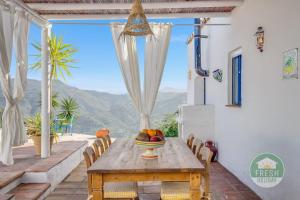 Rustic 3BR Villa with Large Pool & Views