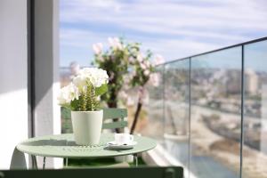 Séjour VIP - Grand Balcon Vue Mer, Centre Gare TGV - AC, WIFI, IPTV