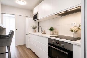 ALURE RESIDENCES 1 & 24h self check-in, free parking in front of the apartment building, new building, terrace, cafe with breakfast in the apartment building, next to the aqua park