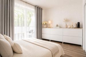 ALURE RESIDENCES 1 & 24h self check-in, free parking in front of the apartment building, new building, terrace, cafe with breakfast in the apartment building, next to the aqua park