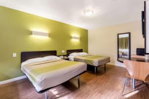 Quadruple Room - Smoking room in Motel 6 San Rafael