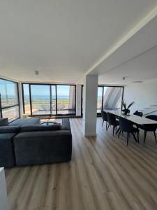Rooftopwohnung über den Dächern von Vinitsa Varna mit Meerblick