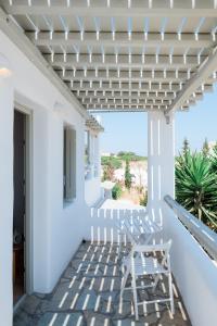 Naousa White Retreat