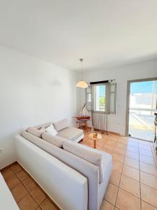 Naousa White Retreat