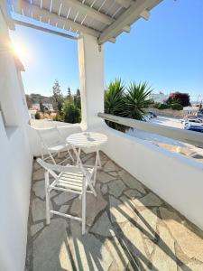 Naousa White Retreat