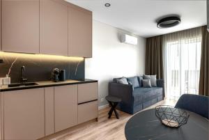 Takas į Jūrą Apartment with Terrace & Pool