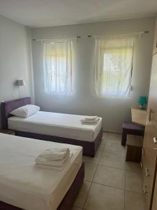 Glikis ear apartments
