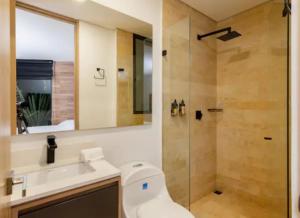 Amplio apartamento para 16 personas, 4 habitaciones, 4 baños con jacuzzi