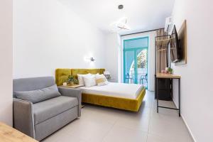 Déjà Blue Triple Room w Balcony 101 - Drymades