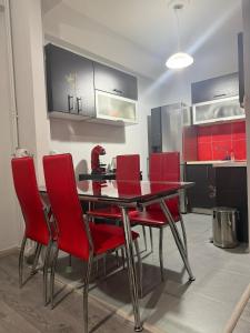 Kallisti Athens, 5 walk minutes from Metro