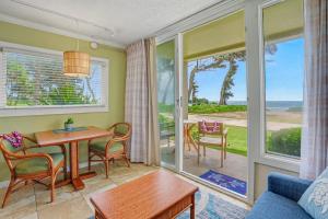 Islander on the Beach 123- Oceanfront Ground Floor Studio "Coco Moon"