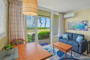 Islander on the Beach 123- Oceanfront Ground Floor Studio "Coco Moon"