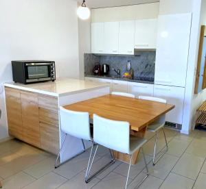 Großzügige Ferienwohnung in Täsch mit Alpenblick und Poolzugang
